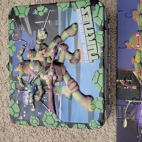 Ninja Turtle Metal Lunch box with sandwiche box, 3 snack holders and 2 puzzles. - Picture 2 of 11